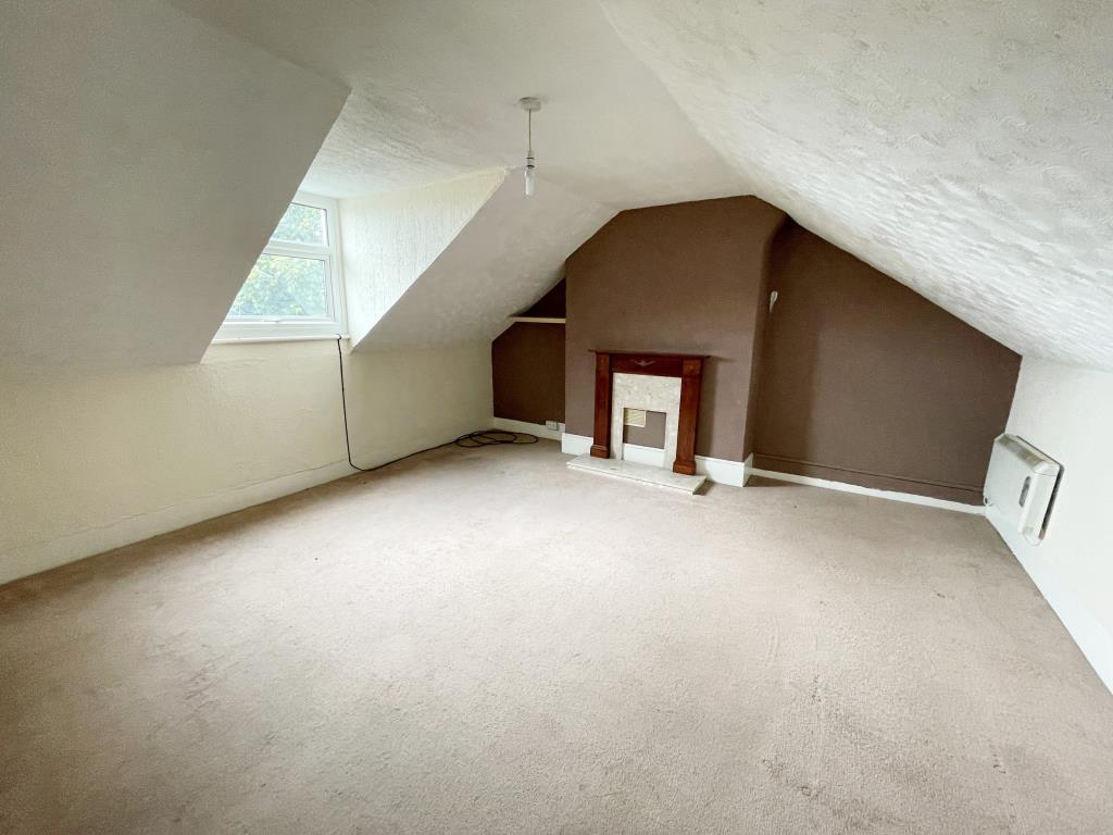 Lot: 116 - MIXED USE INVESTMENT - TWO SHOPS, FOUR FLATS AND GARAGE WITH POTENTIAL -